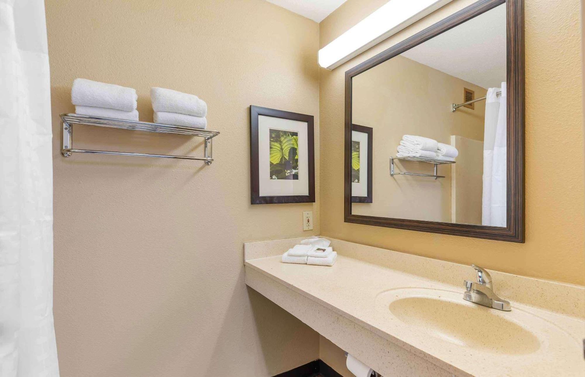 Extended Stay America Suites - St Louis - Westport - E Lackland Rd Maryland Heights Exterior foto