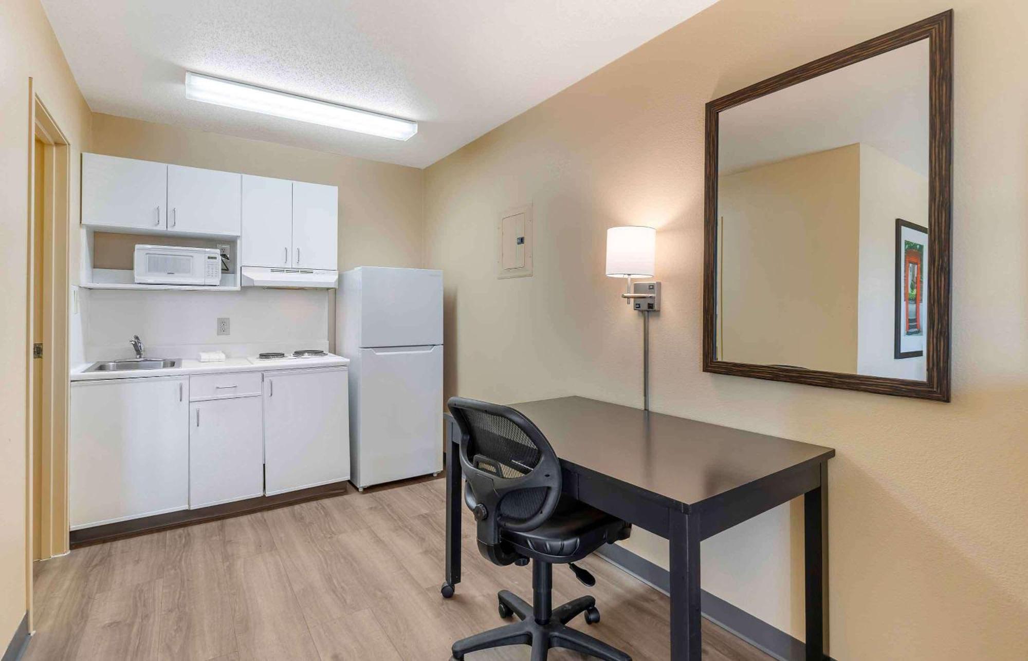 Extended Stay America Suites - St Louis - Westport - E Lackland Rd Maryland Heights Exterior foto