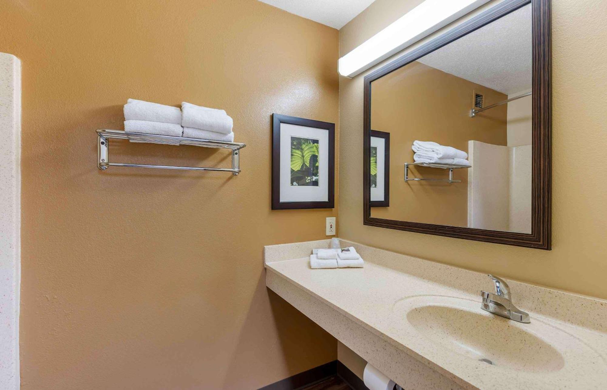 Extended Stay America Suites - St Louis - Westport - E Lackland Rd Maryland Heights Exterior foto